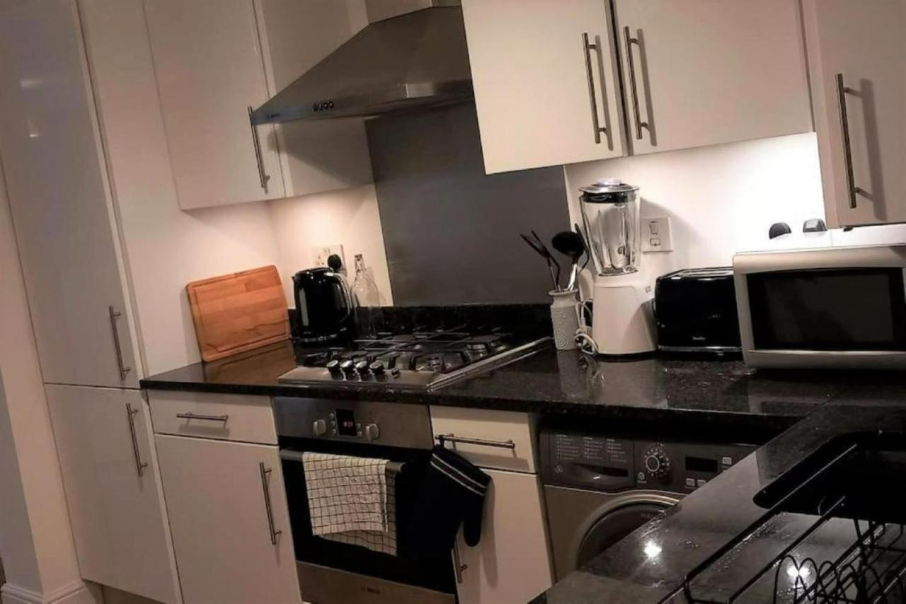2 Bedroom Victorian Garden Flat Лондон Экстерьер фото