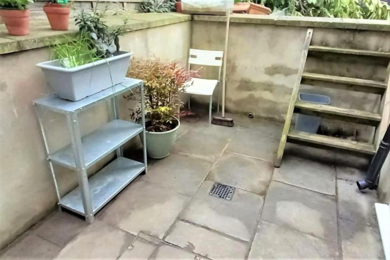 2 Bedroom Victorian Garden Flat Лондон Экстерьер фото